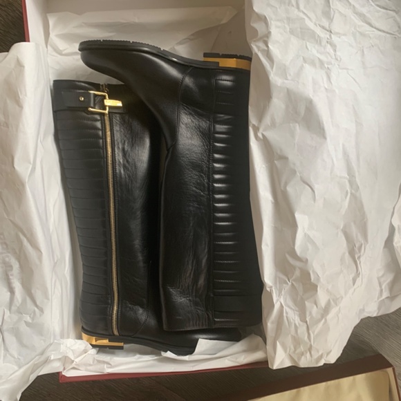 Female sneakers and boots - Picture 5 of 14